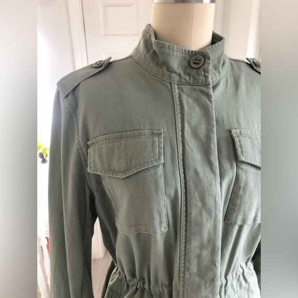 Tommy Hilfiger utility jacket. - Picture 3 of 10